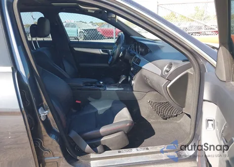 2014 Mercedes-Benz C 250 Luxury/Sport из США, поврежденный, VIN WDDGF4HB2EG230394